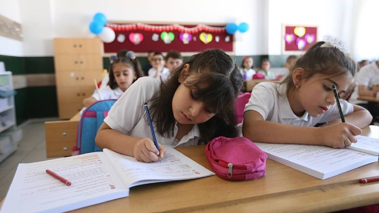 MEB’den müfredat hamlesi! İlkokullarda bilinçli tüketici dersi başlıyor: Çocuklar erken yaşta haklarını öğrenecek 5
