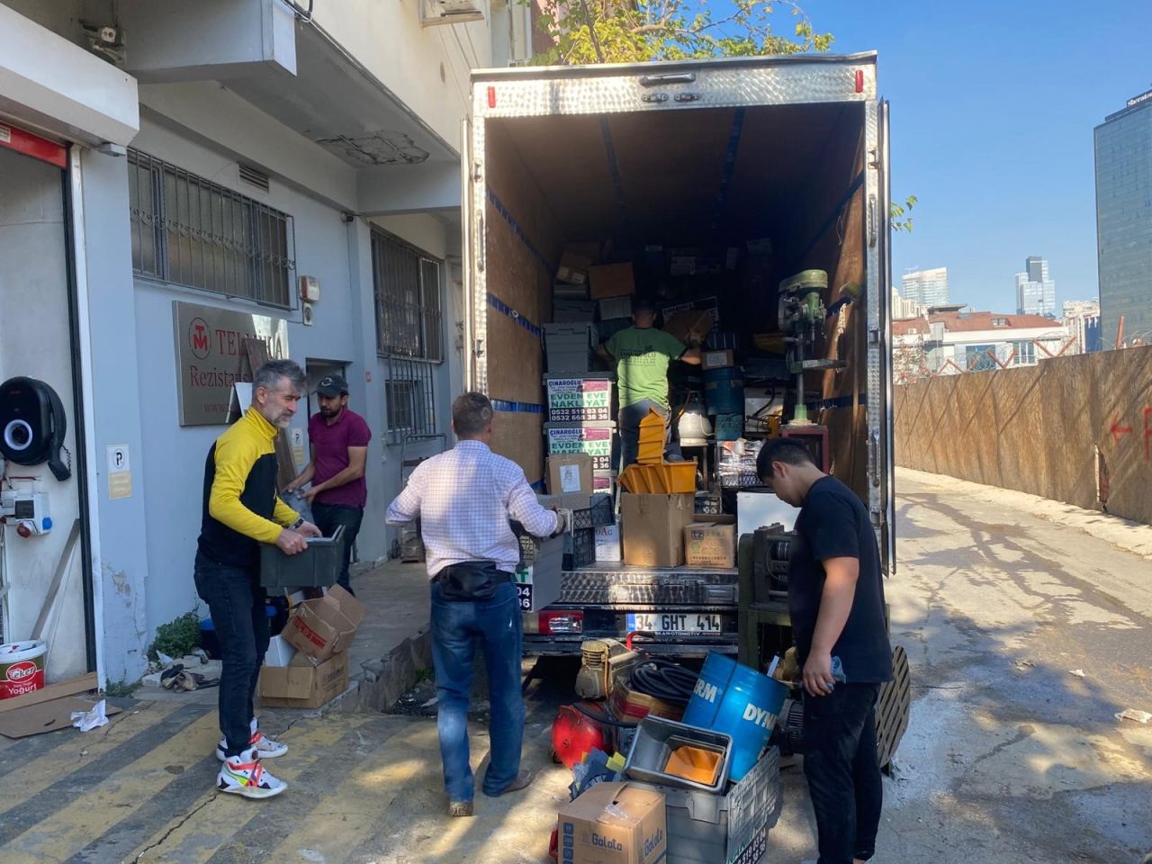 Gebze faciası hafızalardan silinmemişken İstanbul'un kalbinde yapı krizi! İki katlı binanın kolonlarında patlama sesleri, zeminde çatlak ve kayma meydana geldi 6