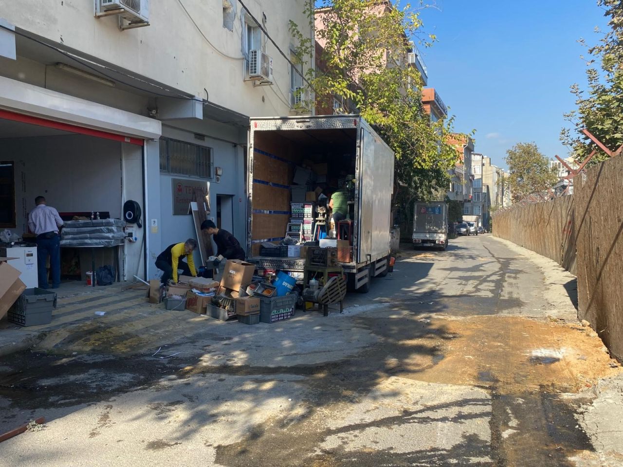 Gebze faciası hafızalardan silinmemişken İstanbul'un kalbinde yapı krizi! İki katlı binanın kolonlarında patlama sesleri, zeminde çatlak ve kayma meydana geldi 4