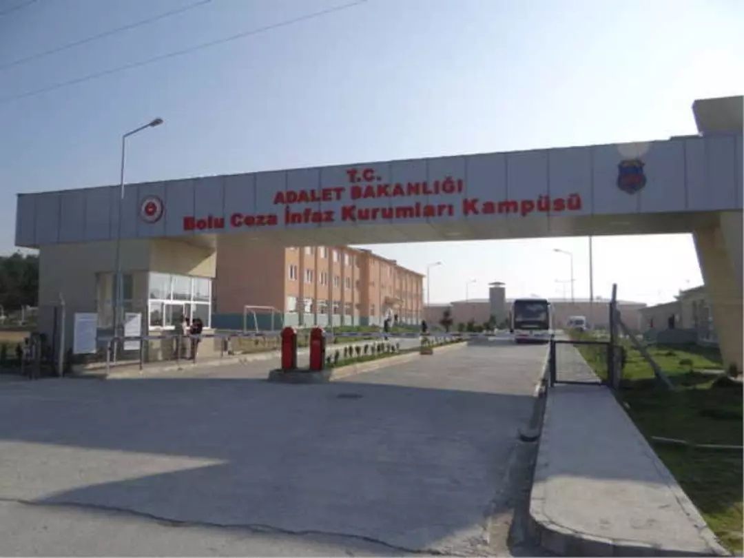 Cezaevinde vahşet! Cinayete teşebbüsten tutukluydu, açık görüşte 4 yaşındaki kızını duvara fırlattı! Minik kız yaşam savaşı veriyor... 3