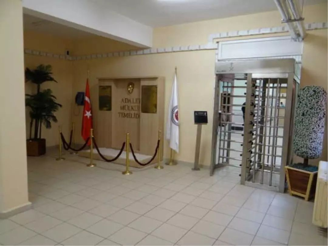 Cezaevinde vahşet! Cinayete teşebbüsten tutukluydu, açık görüşte 4 yaşındaki kızını duvara fırlattı! Minik kız yaşam savaşı veriyor... 1
