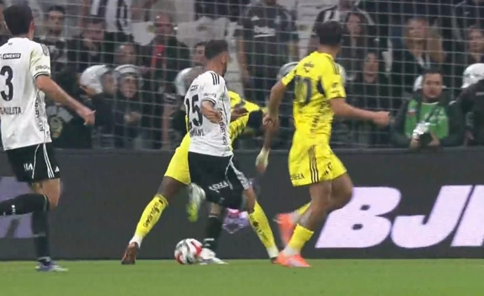 Maç sonrası Trio ekibi şok gerçeği açıkladı! Fenerbahçe'nin 2 penaltısı verilmemiş, resmen hakem Fener'i doğramış! 9