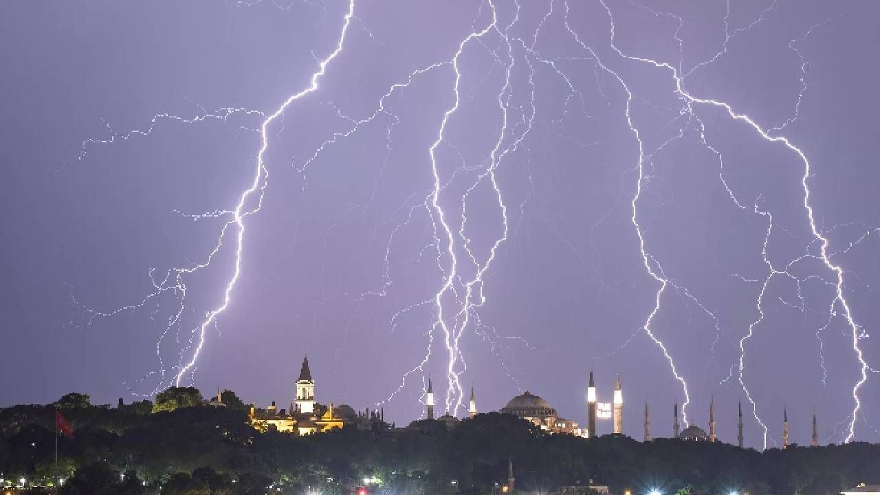 Meteoroloji’den İstanbul dahil 6 ile sağanak alarmı! Fırtına, şimşek ve pus geliyor 6