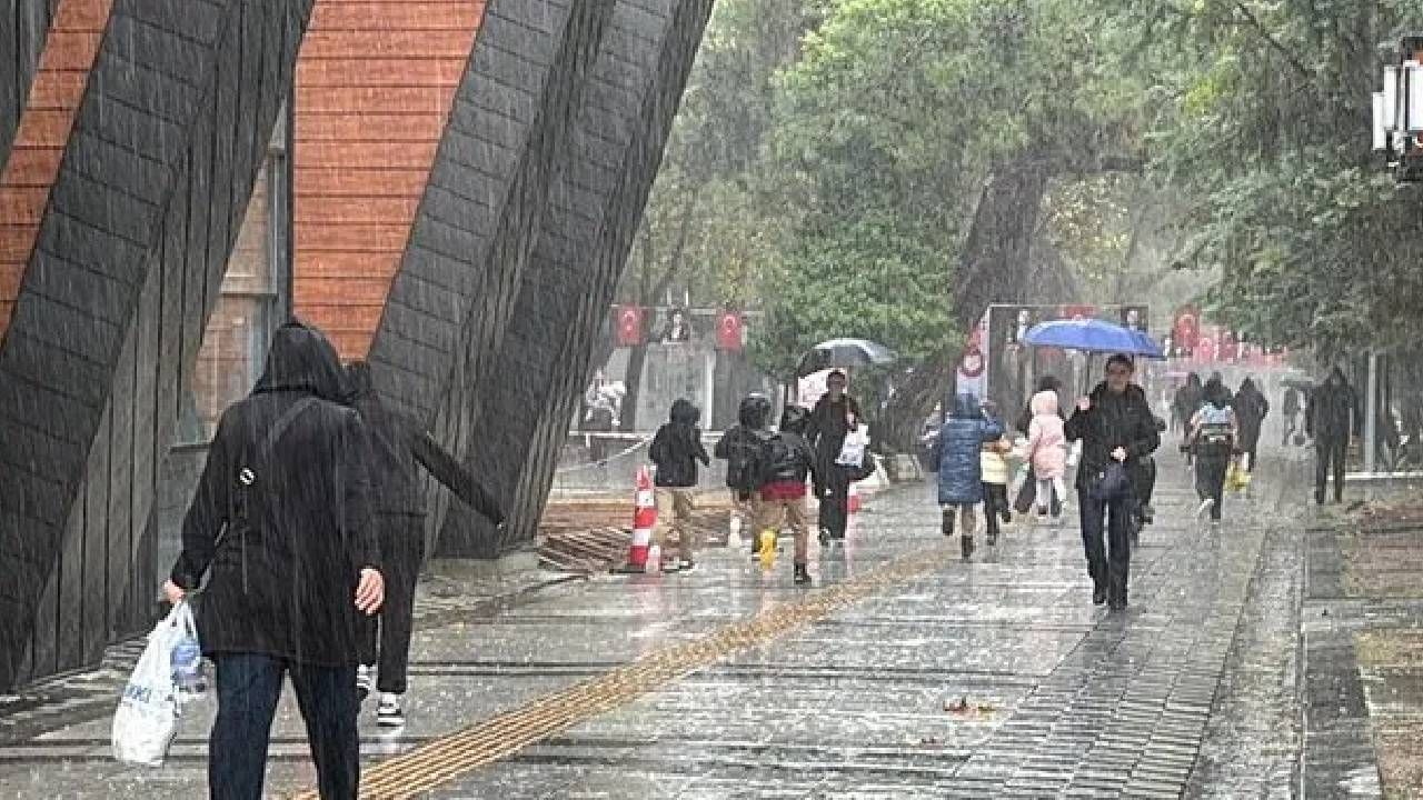 Meteoroloji’den İstanbul dahil 6 ile sağanak alarmı! Fırtına, şimşek ve pus geliyor 10