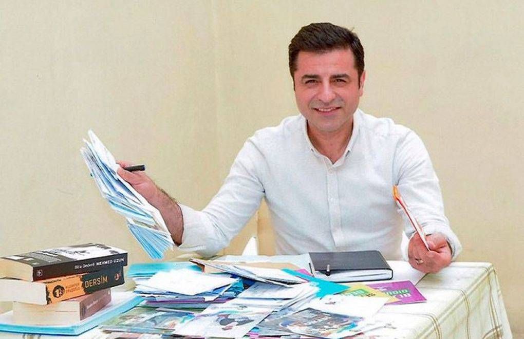 9 yıllık tutukluluğun özeti! Selahattin Demirtaş’a açılan davalar: Hangi suçlamalarla yargılandı? 1