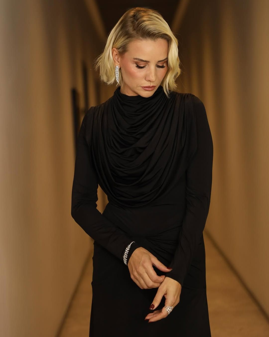 Esra Erol, tarzıyla ödül gecesine damga vurdu 2