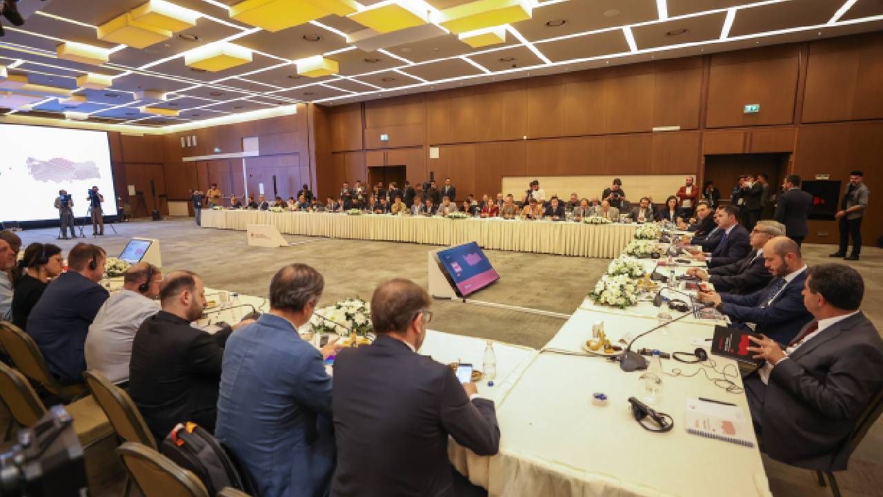 Yerli ve yabancı gazetecileri ağırlayan Murat Kurum'dan CHP'ye sert eleştiri: 'Maketini bile yapamazlar' 3