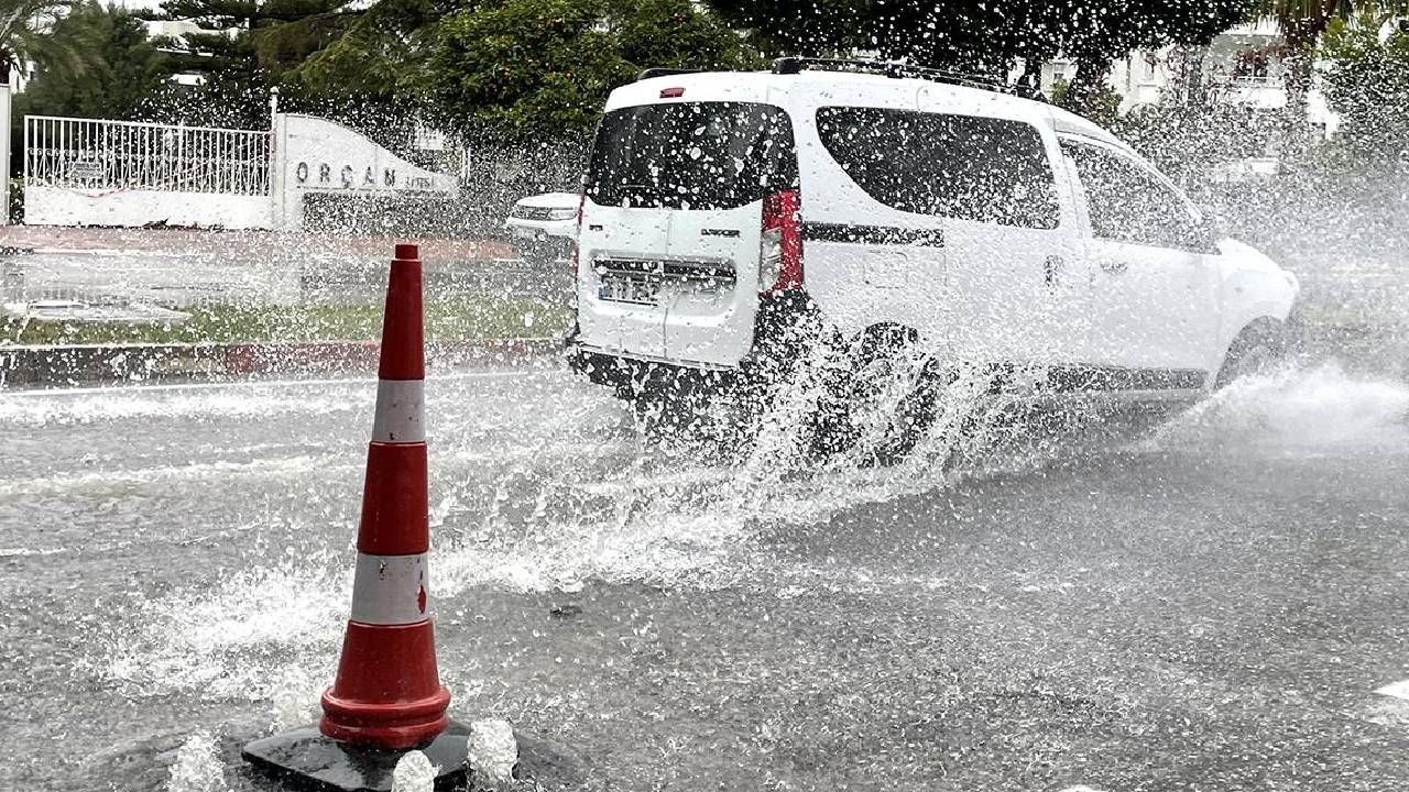 Meteoroloji saat verdi! İstanbul, Antalya ve 11 kentte sağanak etkili olacak 1