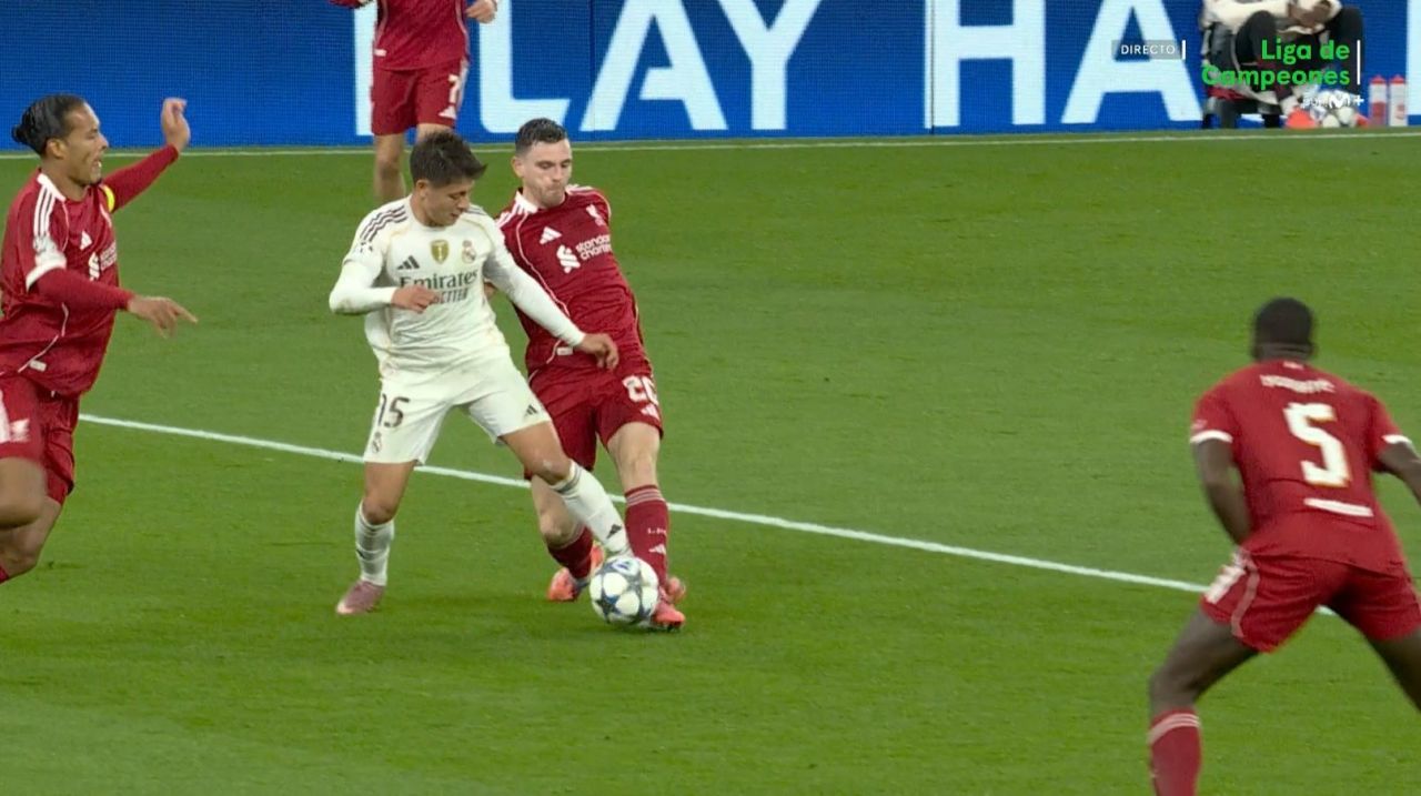 Arda Güler'e yapılan hareket maçın önüne geçti! Real Madrid taraftarı sosyal medyayı ayağa kaldırdı 4