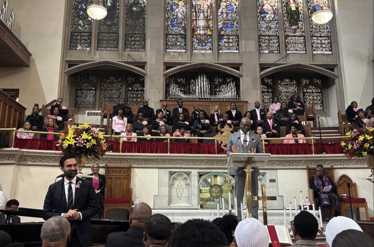 Filistin yanlısı, halkçı ve cesur: New York’un yeni Müslüman Belediye Başkanı Zohran Mamdani kimdir? Son 1 haftada cuma namazına gitti, şabat yemeğine katıldı, kilise ayininde konuştu ve gay barda DJ'lik yaptı 4