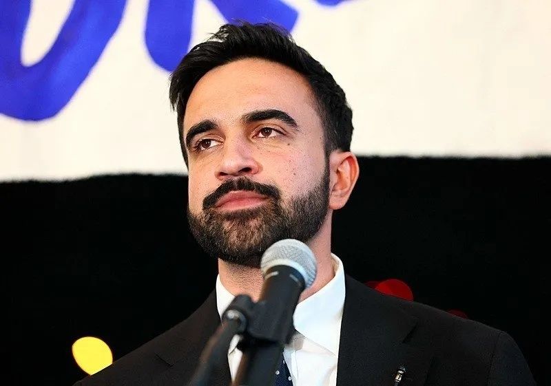 Filistin yanlısı, halkçı ve cesur: New York’un yeni Müslüman Belediye Başkanı Zohran Mamdani kimdir? Son 1 haftada cuma namazına gitti, şabat yemeğine katıldı, kilise ayininde konuştu ve gay barda DJ'lik yaptı 8