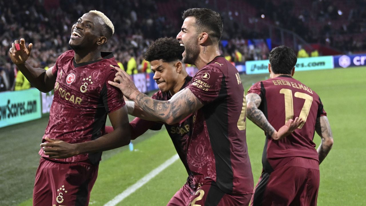 "Galatasaray Ajax'ı rezil etti! Fenomen Osimhen rakibi ezip geçti" Hollanda'da ortalık karıştı 1