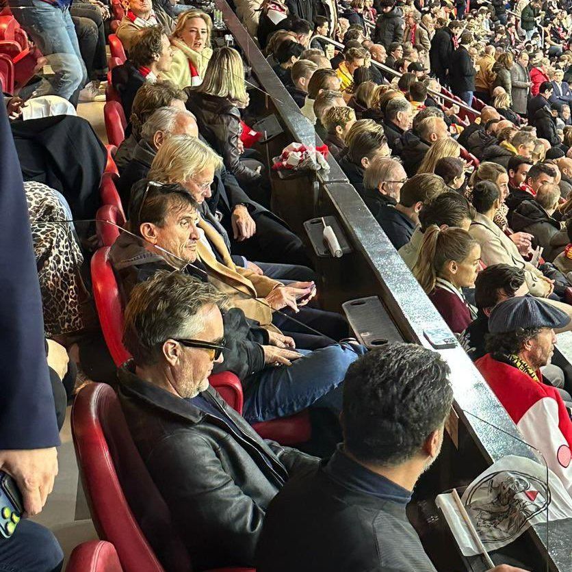 Fenerbahçe'nin eski yöneticisi Ajax deplasmanında rakibi destekledi! Sonu 'hüsranla' sonuçlandı 2