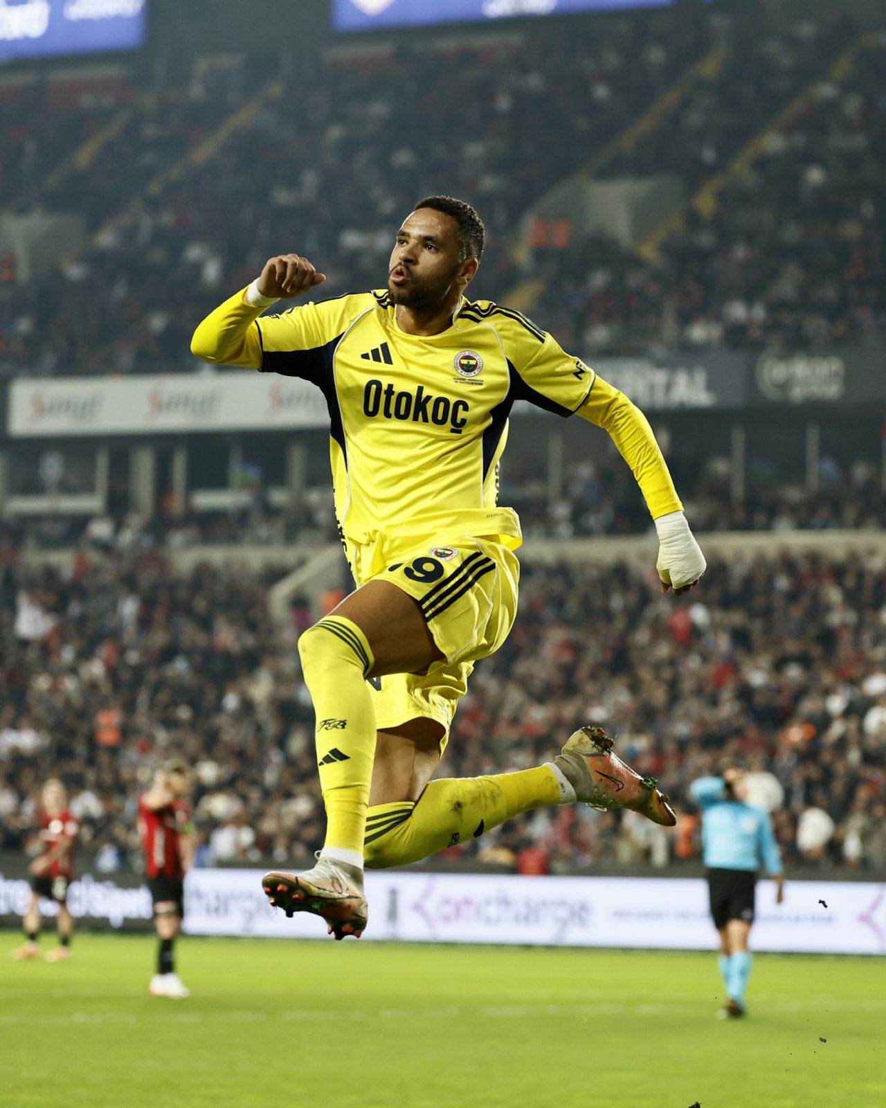 Penaltı skandalı gündemi salladı! Eski hakem ve spor yazarlarından Victoria Plzen maçı hakemi Allard Lindhout için çok sert sözler: Futbolu bilmemek, korkaklık, eyyam ve tam bir skandal karar 4