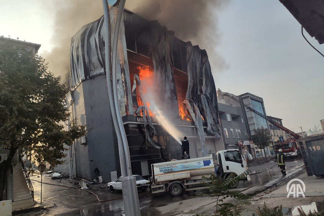 6 işçi yanarak can verdi, patron firari! Kocaeli Dilovası'nda parfüm fabrikasındaki yangında ölenlerin kimlikleri belli oldu! Faciadan kaçış anı kamerada... 1