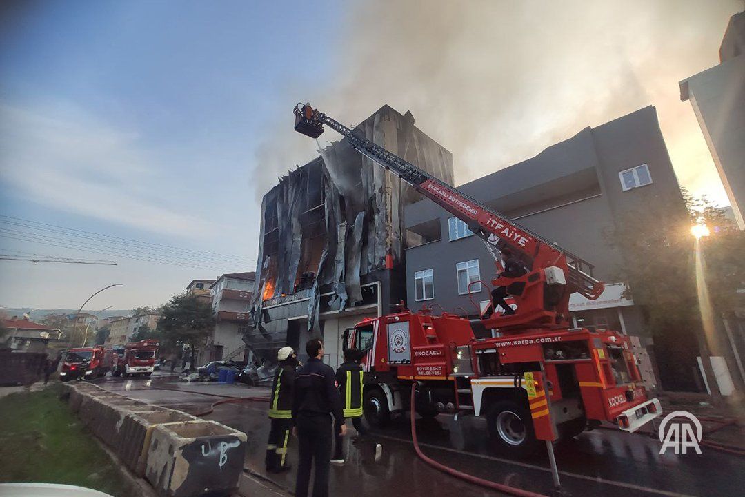 6 işçi yanarak can verdi, patron firari! Kocaeli Dilovası'nda parfüm fabrikasındaki yangında ölenlerin kimlikleri belli oldu! Faciadan kaçış anı kamerada... 2