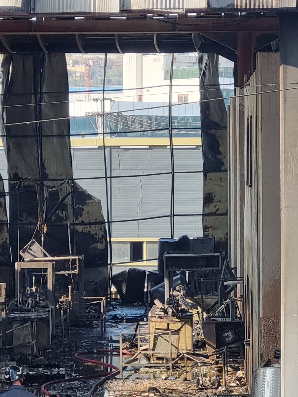 6 işçi yanarak can verdi, patron firari! Kocaeli Dilovası'nda parfüm fabrikasındaki yangında ölenlerin kimlikleri belli oldu! Faciadan kaçış anı kamerada... 4
