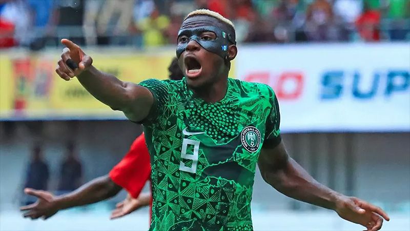 Victor Osimhen'i tiye aldılar! Kritik maç öncesi ortam kızıştı! 3