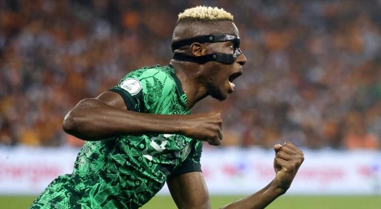 Victor Osimhen'i tiye aldılar! Kritik maç öncesi ortam kızıştı! 5