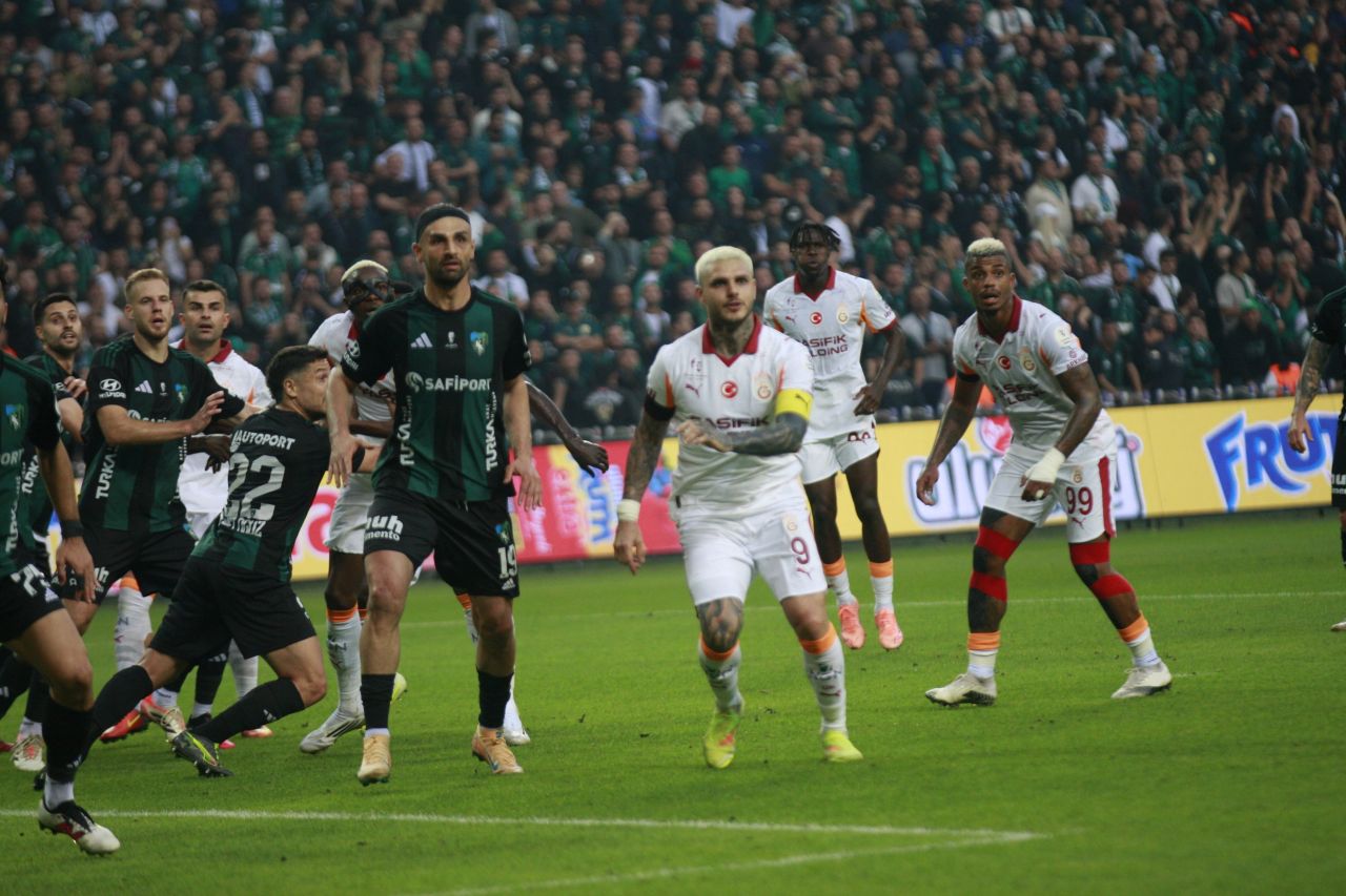 "Galatasaray birilerinin tatmin olacağı yer değil! Onun için herkes aklını başına alsın!" Hasan Şaş canlı yayında açtı ağzını yumdu gözünü 5