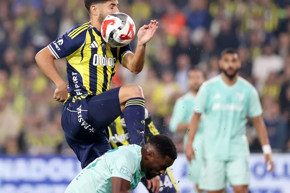 Marco Asensio'nun kırmızı kart görmesi gerekiyor muydu? Hakem yorumcuları ikiye bölündü: "Tartışmam bile!" 2