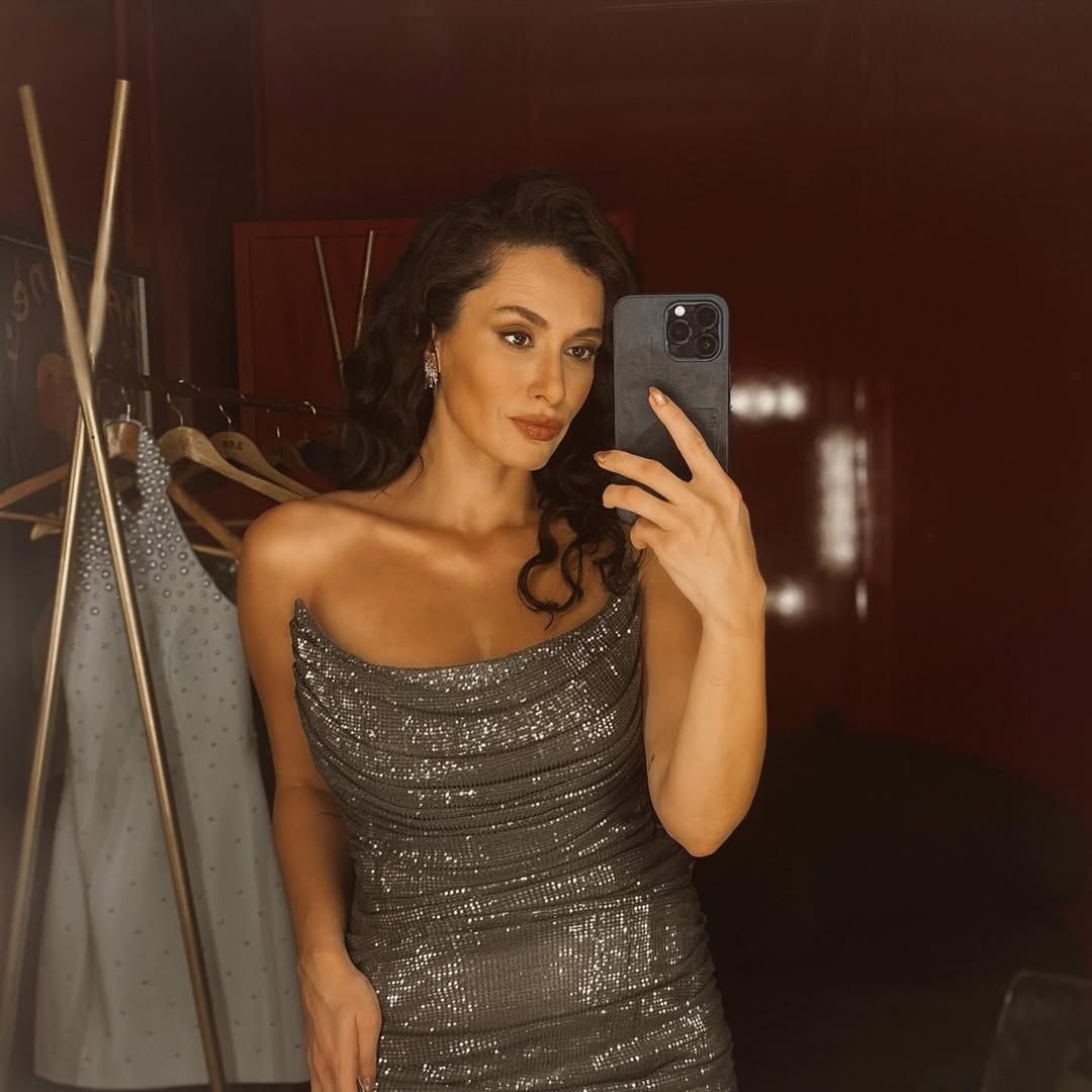 Hande Doğandemir'in yüzüklü paylaşımı kafa karıştırdı! Evleniyor mu? 6
