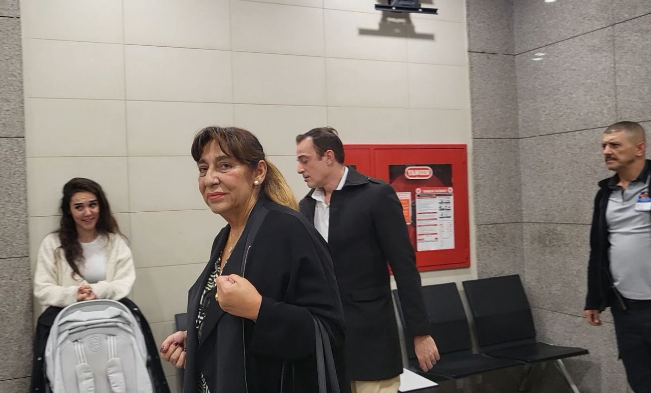 Jess Molho ve Zeynep Molho boşanıyor!  23 yıllık evlilikte şiddet iddiaları ve 40 milyon TL'lik tazminat talebi! Duruşmada dikkat çeken ünlü tanıklar... 8