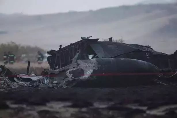 Uçak sınırdan 5 kilometre uzakta düştü, acil sinyal gönderemedi! 20 askerimizin şehit olduğu kazanın enkazından son görüntüler... 5