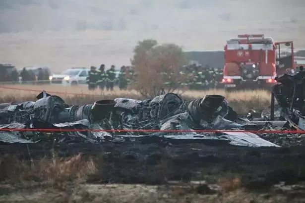 Uçak sınırdan 5 kilometre uzakta düştü, acil sinyal gönderemedi! 20 askerimizin şehit olduğu kazanın enkazından son görüntüler... 12