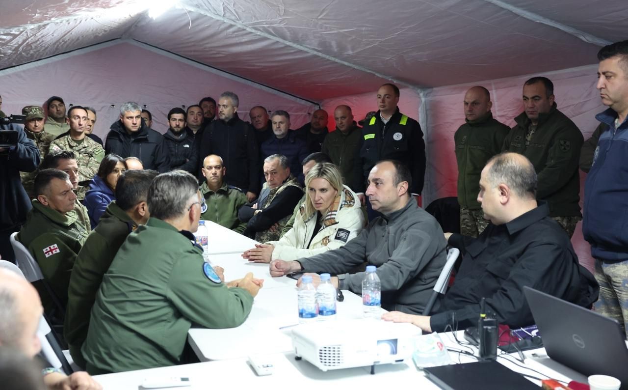 Kaza kırım ekibi olay yerinde! MSB görüntüleri paylaştı... Şehitlerimizin naaşları "Koca Yusuf" uçağı ile Türkiye'ye getirilecek! 3