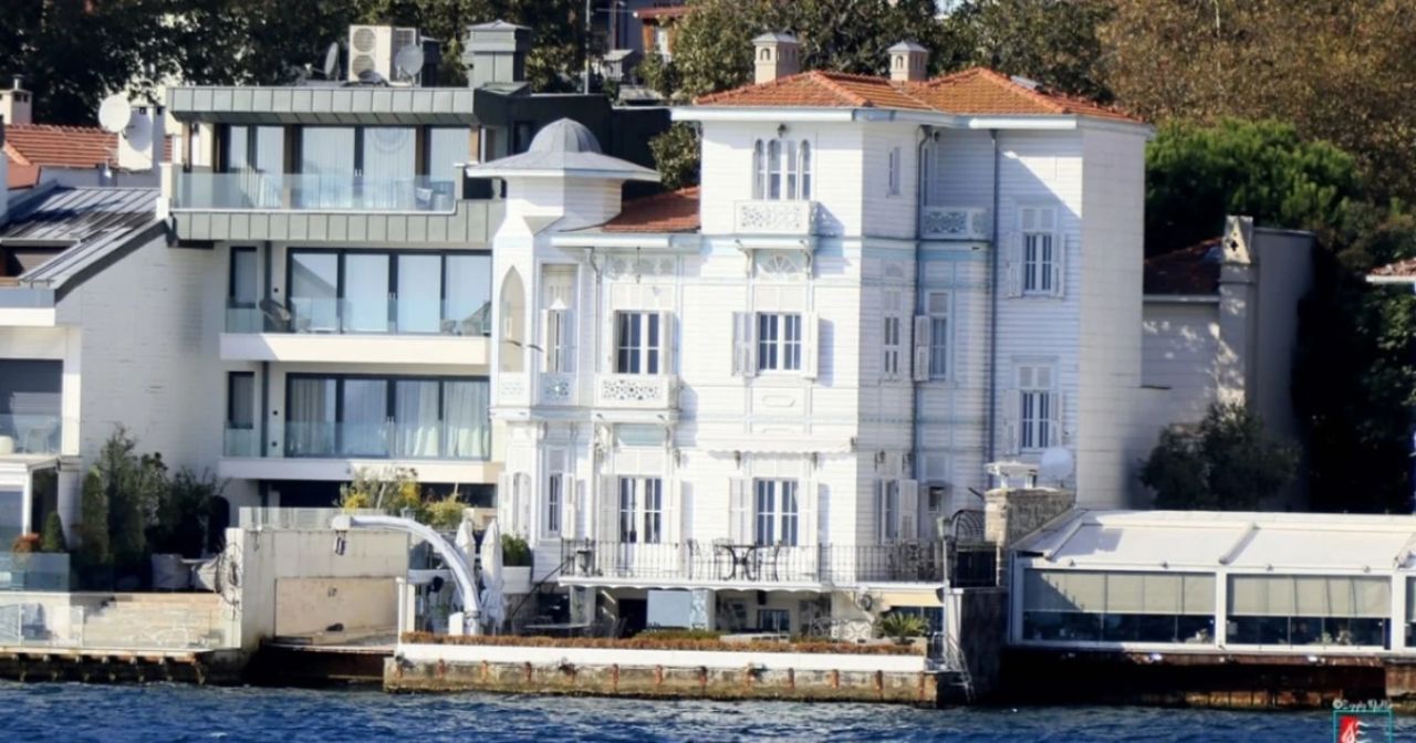 Adı, kimin olduğu bilinmiyor! Boğazdaki yalı satışa çıktı! 350 adet ev fiyatına yalı 3