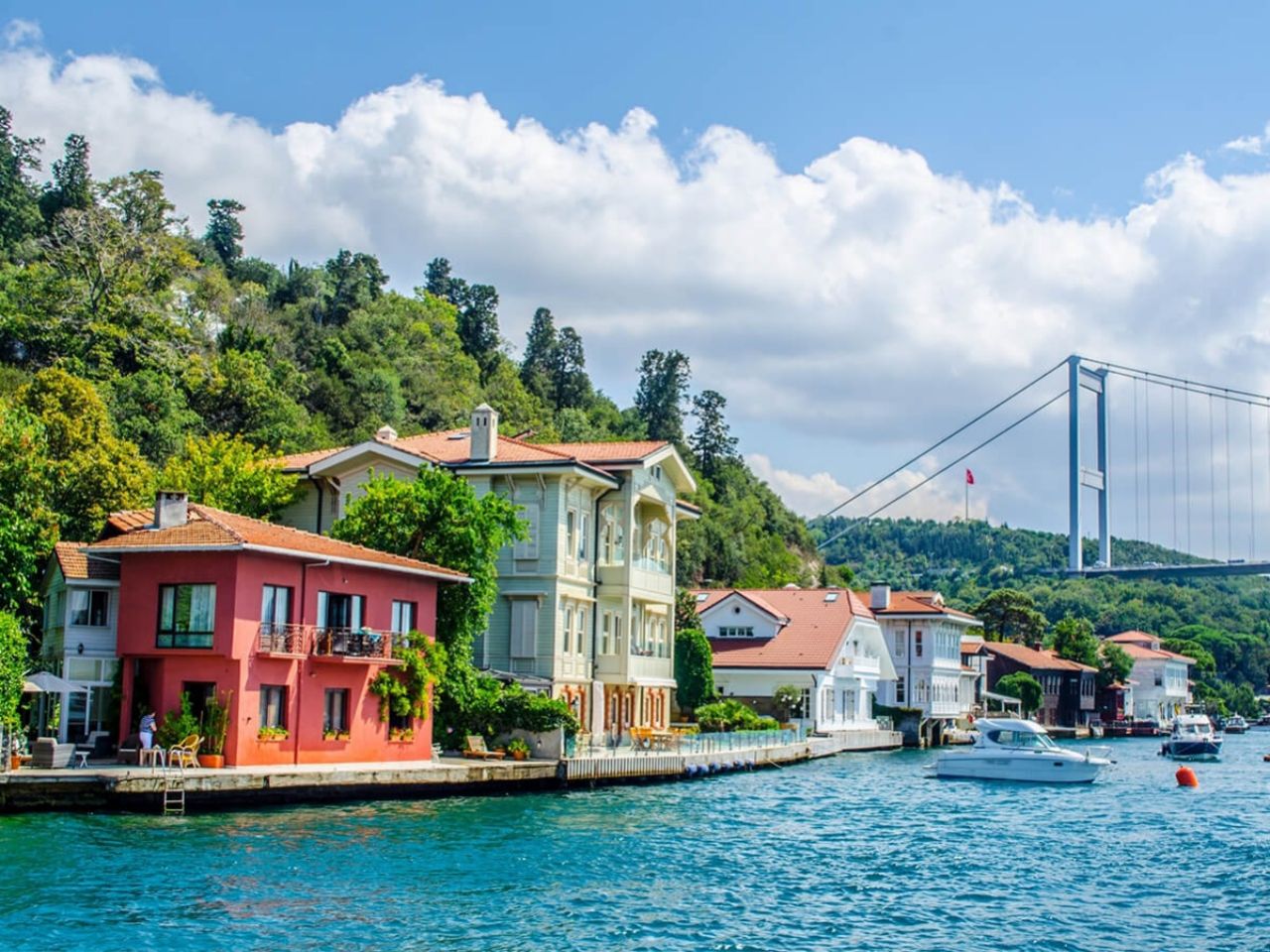 Adı, kimin olduğu bilinmiyor! Boğazdaki yalı satışa çıktı! 350 adet ev fiyatına yalı 2