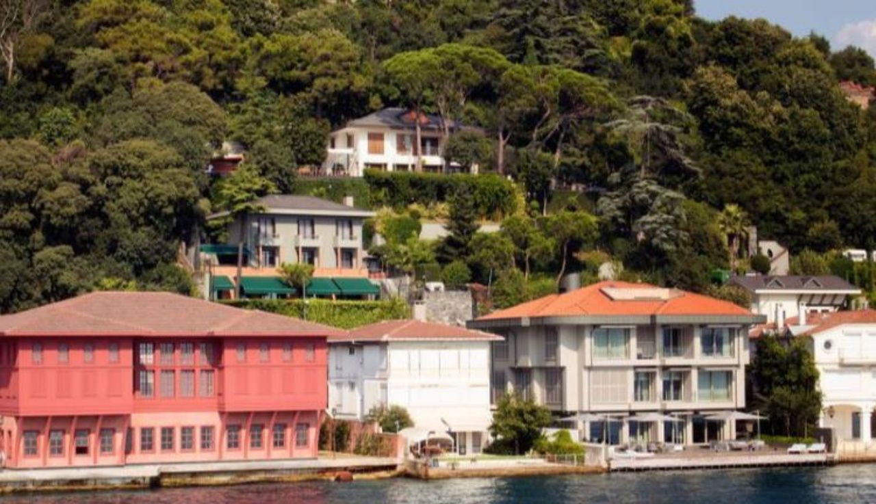 Adı, kimin olduğu bilinmiyor! Boğazdaki yalı satışa çıktı! 350 adet ev fiyatına yalı 5