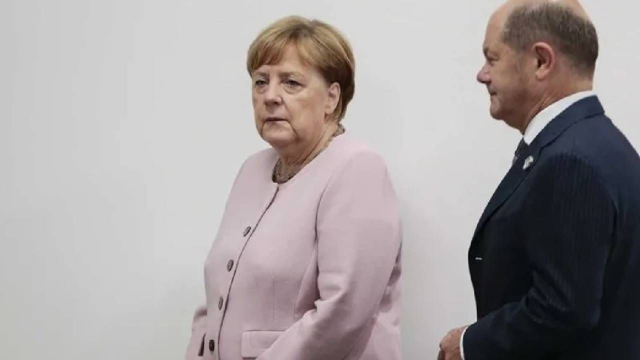 Almanya’yı sarsan skandal! Merkel ve Scholz’u hedef alan ölüm listesi alarmı: Suikast için bağış toplamışlar 1