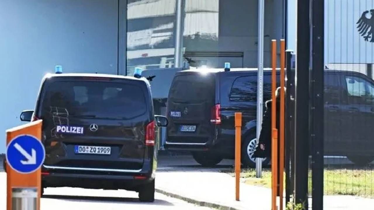 Almanya’yı sarsan skandal! Merkel ve Scholz’u hedef alan ölüm listesi alarmı: Suikast için bağış toplamışlar 3
