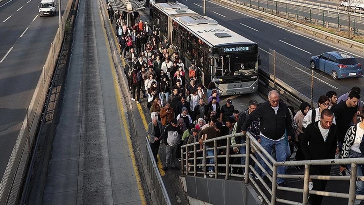 Metrobüs güzergahları değişiyor! Özel günlerde o yollar kullanılacak 4