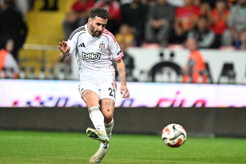 "Rafa Silva Beşiktaş'ı küçümsüyor! Bu hareketleri Galatasaray'da yapabilir misin?" Canlı yayında şok sözler! 6