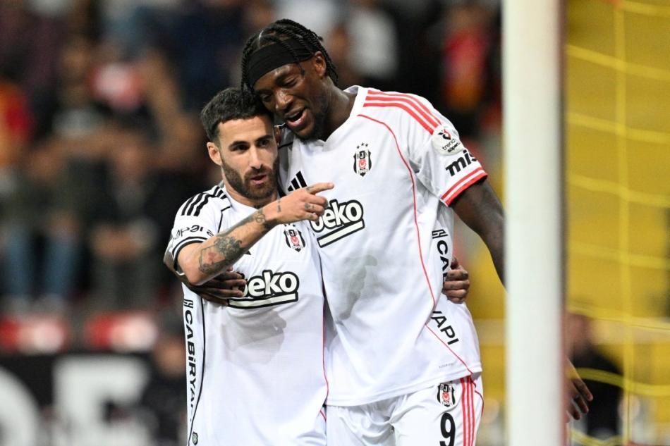 "Rafa Silva Beşiktaş'ı küçümsüyor! Bu hareketleri Galatasaray'da yapabilir misin?" Canlı yayında şok sözler! 13