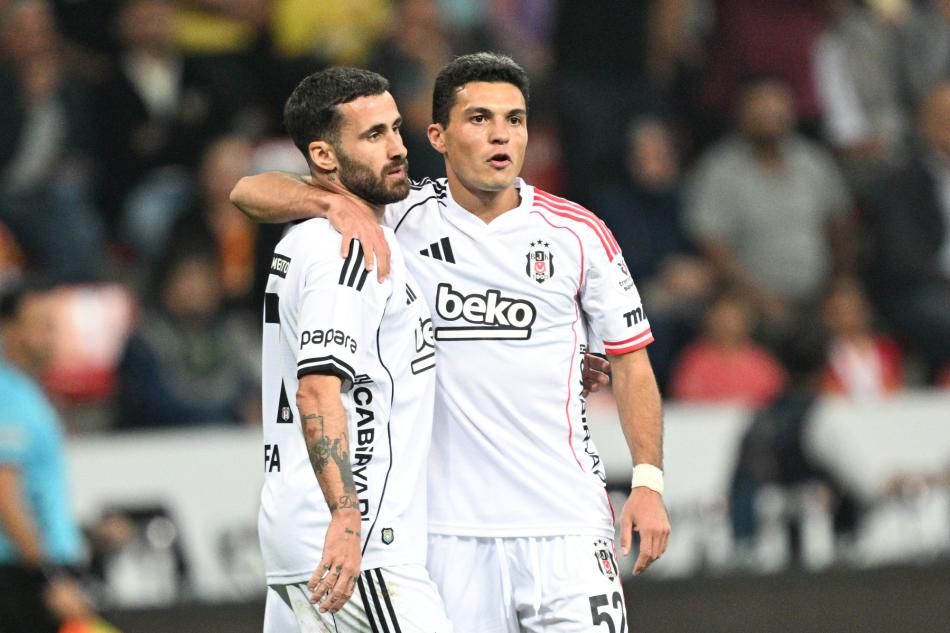 "Rafa Silva Beşiktaş'ı küçümsüyor! Bu hareketleri Galatasaray'da yapabilir misin?" Canlı yayında şok sözler! 7