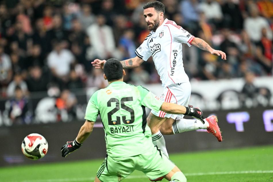 "Rafa Silva Beşiktaş'ı küçümsüyor! Bu hareketleri Galatasaray'da yapabilir misin?" Canlı yayında şok sözler! 11