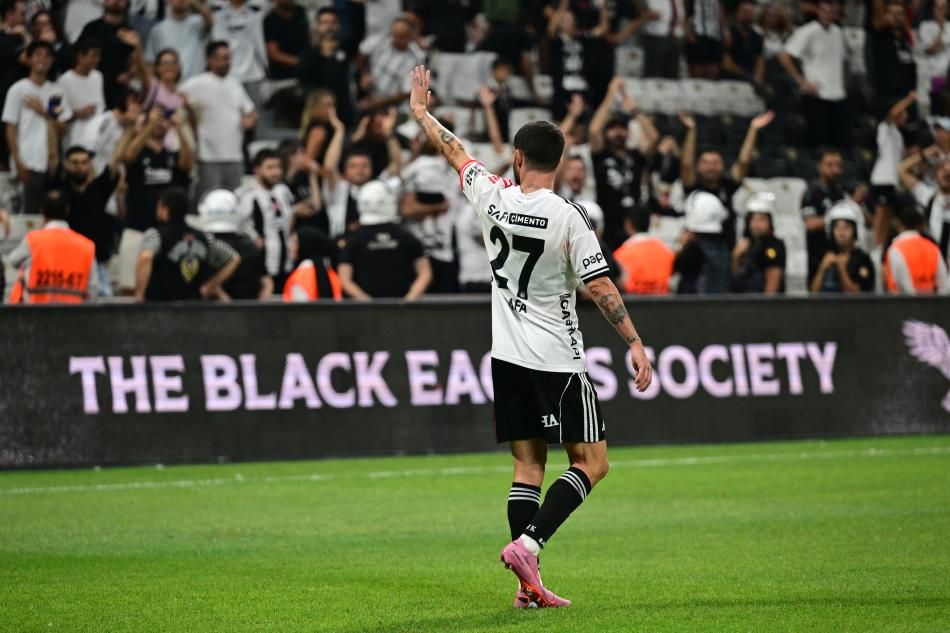 "Rafa Silva Beşiktaş'ı küçümsüyor! Bu hareketleri Galatasaray'da yapabilir misin?" Canlı yayında şok sözler! 12