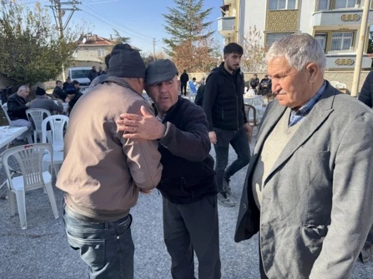 Gurbetçi aileyi hayattan koparan facia... Acılı dede bilinmeyenleri anlattı: Evi sıfırdan yaptılar, hiç yatamadan gittiler! 3