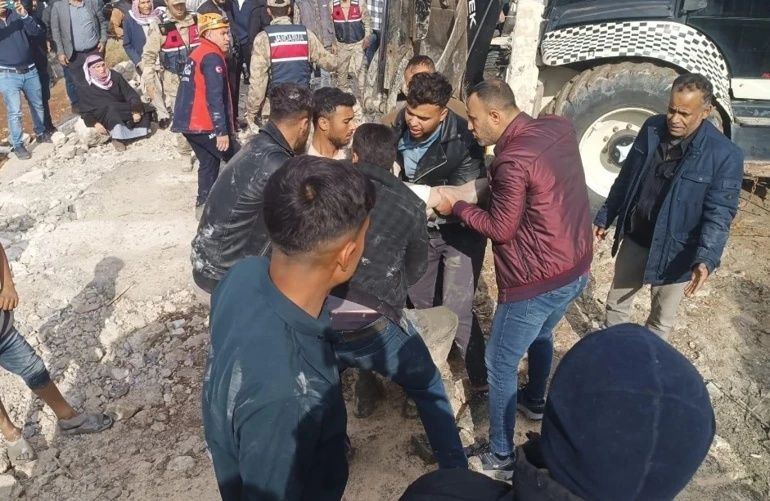 Şanlıurfa Haliliye'de beton faciası... Kalıplar çöktü, hayatını kaybeden işçi sayısı 2'ye çıktı! 4