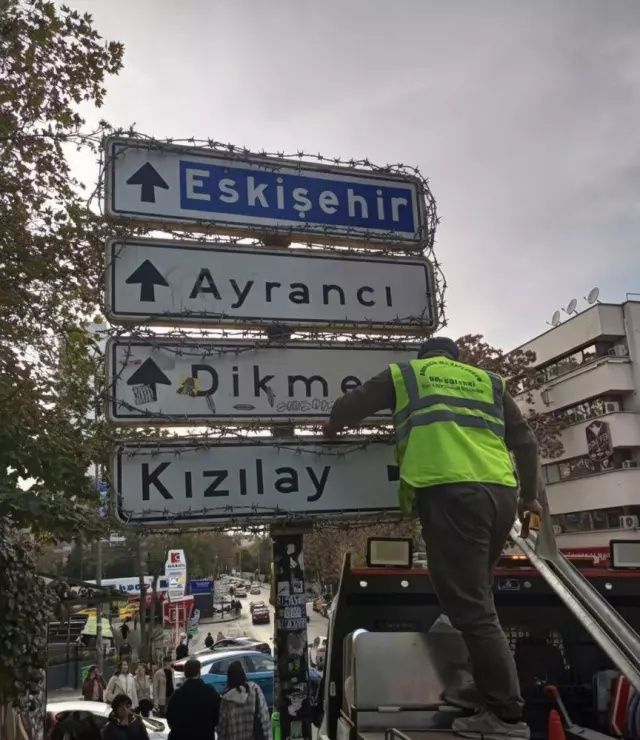 Ankara Büyükşehir Belediyesi’nden ilginç önlem: Viral olan Kızılay tabelasının etrafına dikenli tel çekildi! 4