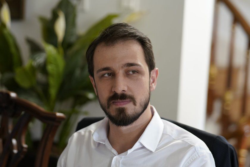 Emrah Altıntoprak'ın Kızılcık Şerbeti'nden ayrılma nedeni olay oldu! 'Feyza Civelek kişisel hijyenine dikkat etmiyor' iddiası 4