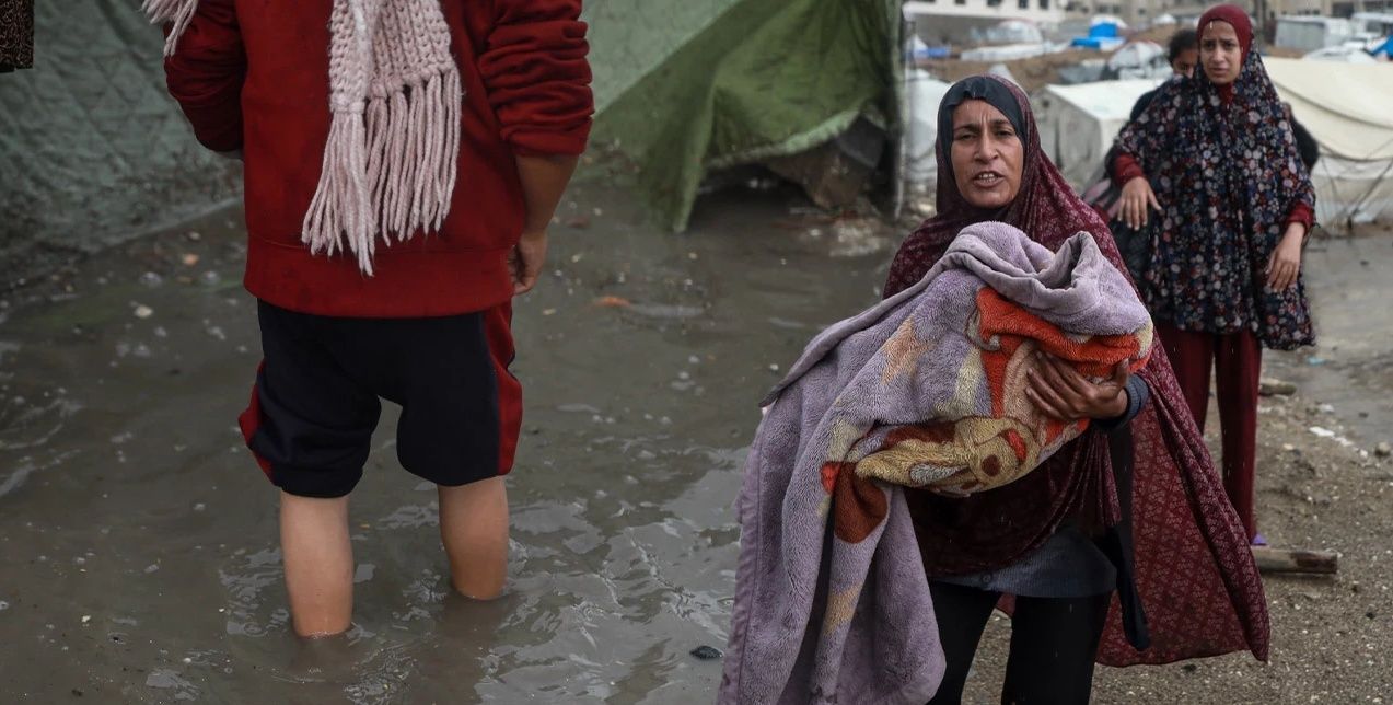 Gazze’yi bu kez sel vurdu! Şiddetli yağış çadırları su altında bıraktı: Lağım suları, hastalık riski ve ‘saatli bomba’ uyarısı... 7