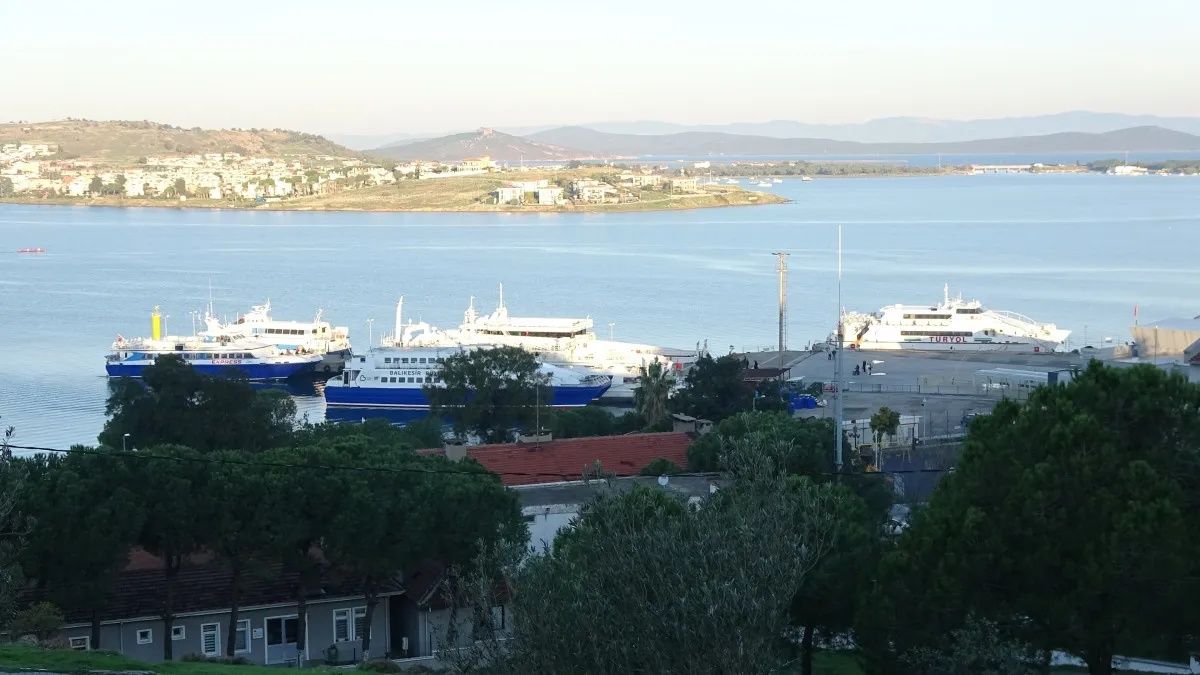 Midilli’de Türk turist çifte şok: Sigara yüzünde nezarette soğukta bırakıldılar, yemek verilmedi! 7