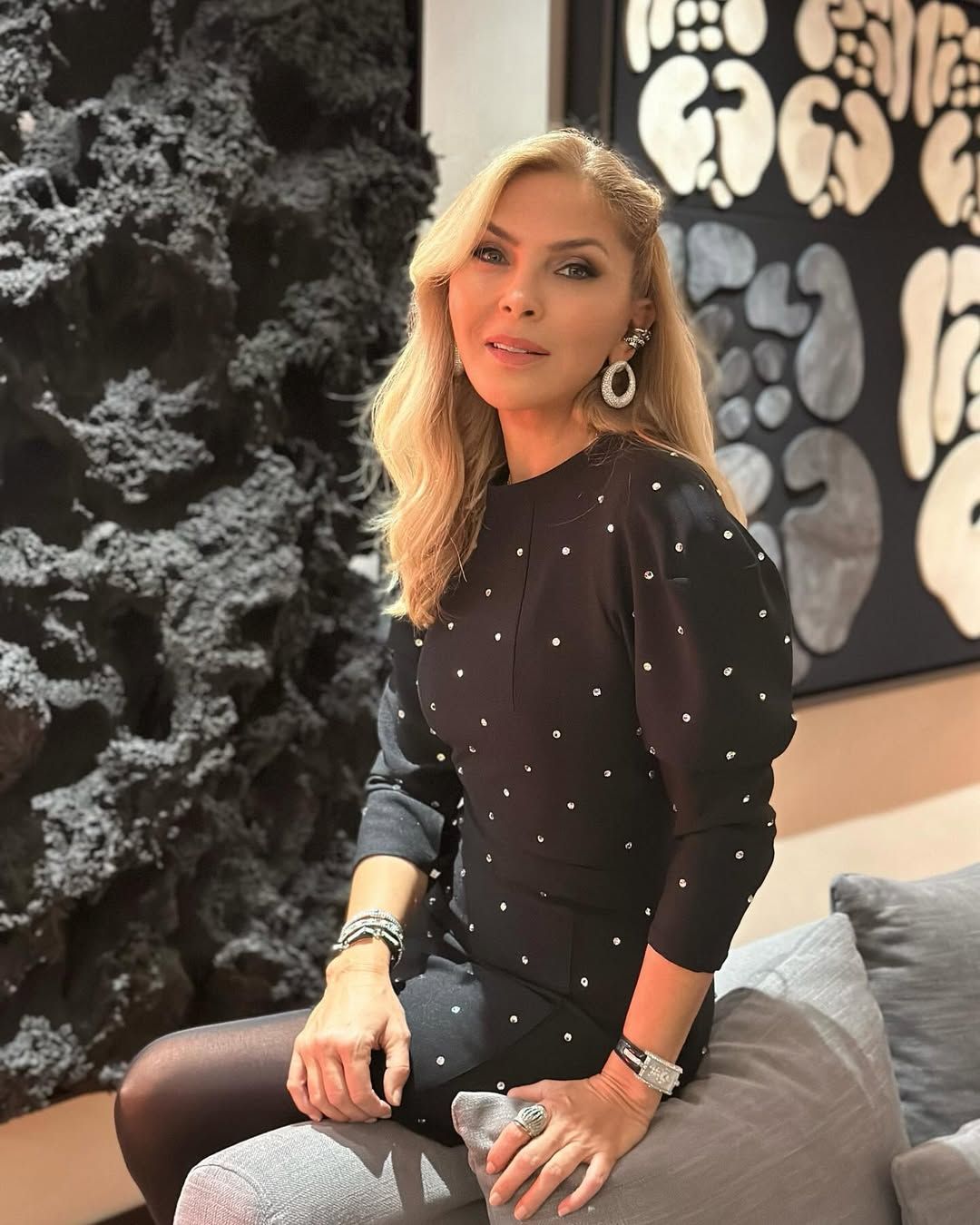 "Makyaj masanızda bana da yer açın" diyerek kozmetik sektörüne giriş yapan Arzu Sabancı sosyal medyanın diline düştü 1