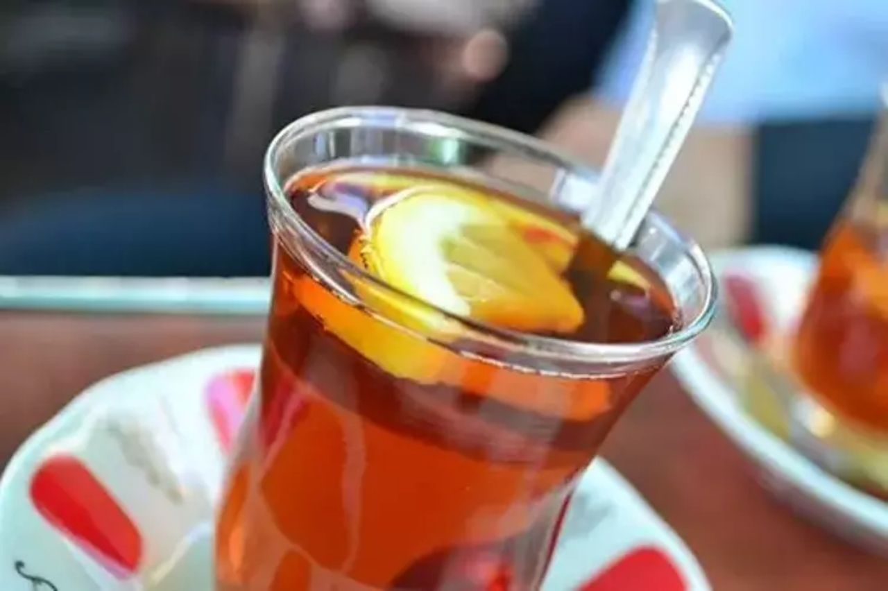 Çay yanına verilen limon için para istemişlerdi! Ticaret Bakanlığı o kafeye ceza kesti 1