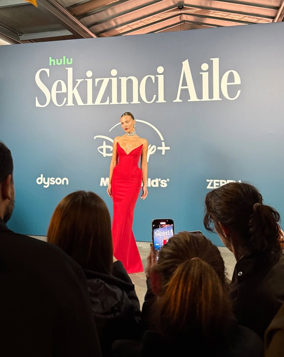 Hazal Kaya'ya Melisa Döngel ile yaşadığı yer kapma mücadelesi soruldu! "O bir anlık bir şuursuzluk'' 6